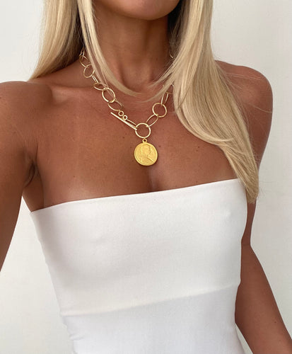 QE2 on Oval Chain necklace
