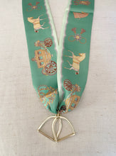 Load image into Gallery viewer, Stirrup Twilly necklace