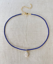 Load image into Gallery viewer, Mother of Pearl Sardine choker