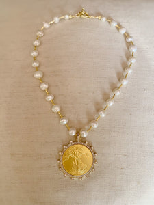 Grande Medallion on Pearl