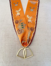 Load image into Gallery viewer, Stirrup Twilly necklace