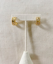 Load image into Gallery viewer, Clover Hoop earrings