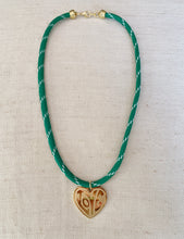 Load image into Gallery viewer, Paracord Love necklace