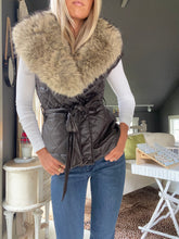 Load image into Gallery viewer, Quilted Fur Vest