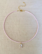 Load image into Gallery viewer, Mother of Pearl Sardine choker