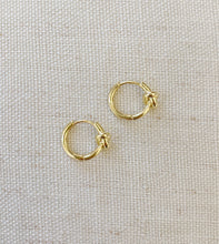 Load image into Gallery viewer, Knot Huggie earrings
