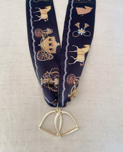 Load image into Gallery viewer, Stirrup Twilly necklace