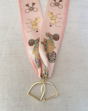 Load image into Gallery viewer, Stirrup Twilly necklace