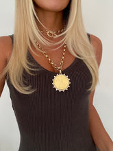 Load image into Gallery viewer, Grande Medallion