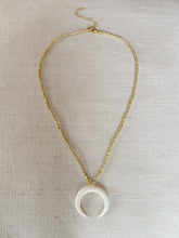 Load image into Gallery viewer, Horn necklace