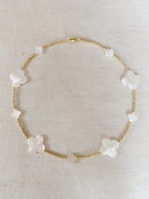 Load image into Gallery viewer, Alternating Clover necklace