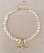 Load image into Gallery viewer, Stirrup on Pearl necklace