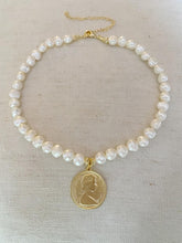 Load image into Gallery viewer, QE2 on Pearl necklace