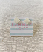 Load image into Gallery viewer, Clover Stud earrings