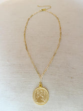 Load image into Gallery viewer, QE2 on Chain necklace