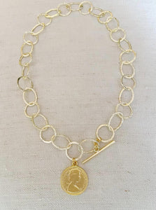 QE2 on Oval Chain necklace