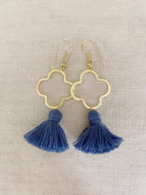 Load image into Gallery viewer, Open Clover Tassel earrings